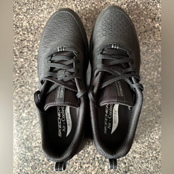 Skechers Arch Fit Go Walk Black Athletic Sneakers Style # 124887 NWOT - Picture 2 of 10